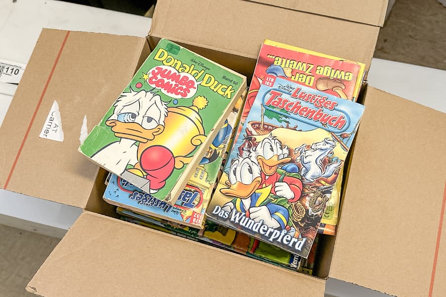 Karton mit Comics